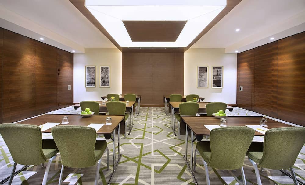 Hilton Garden Inn Dubai Deira — 2