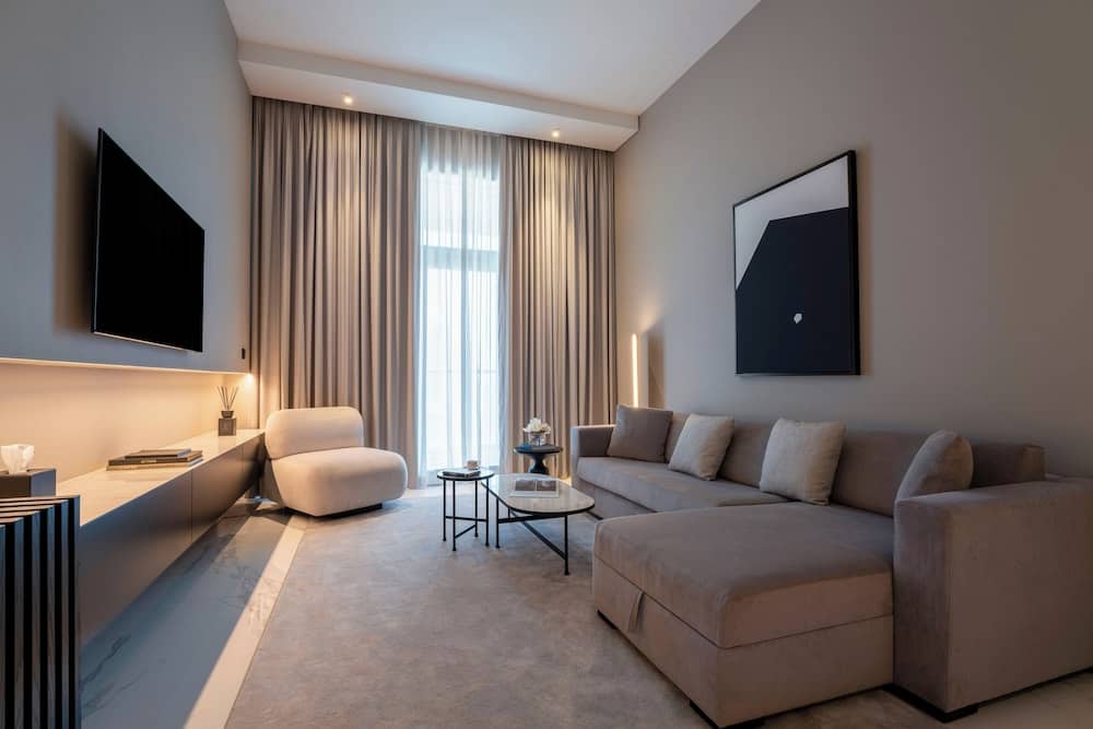 Lusso Hometels J One — 5