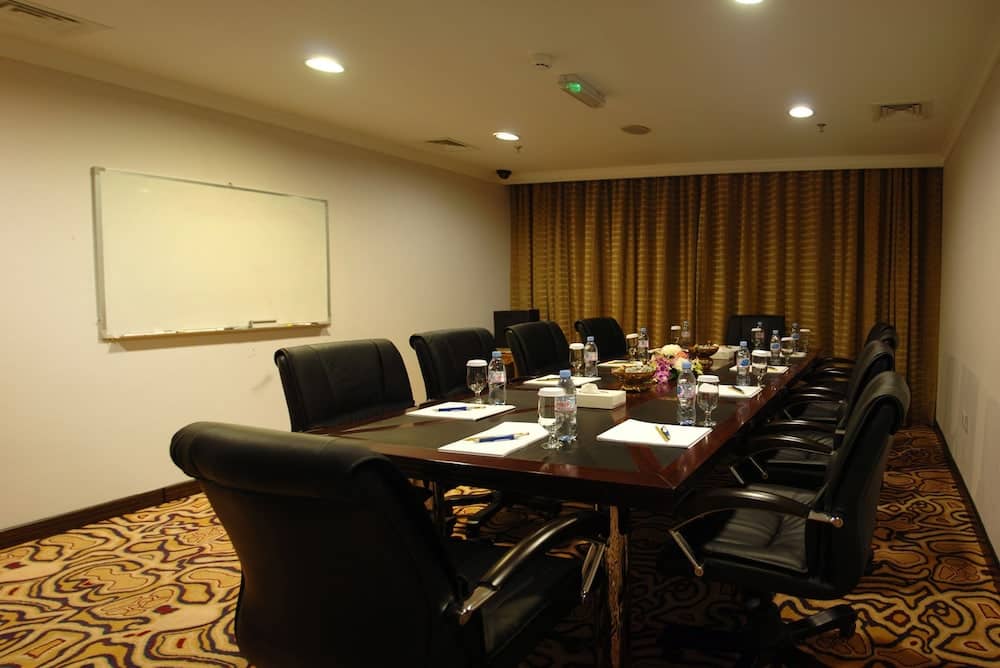 Sharjah Palace Hotel — 3