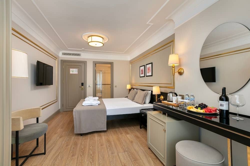 Reo Hotel — 3