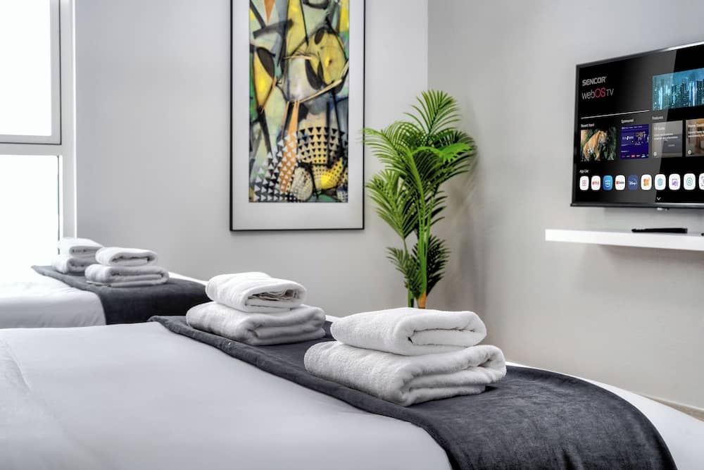 Desert Key - Perfectly Located Yas Island Premier Apts — 2