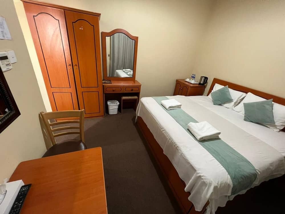 Al Jazeerah Hotel — 4