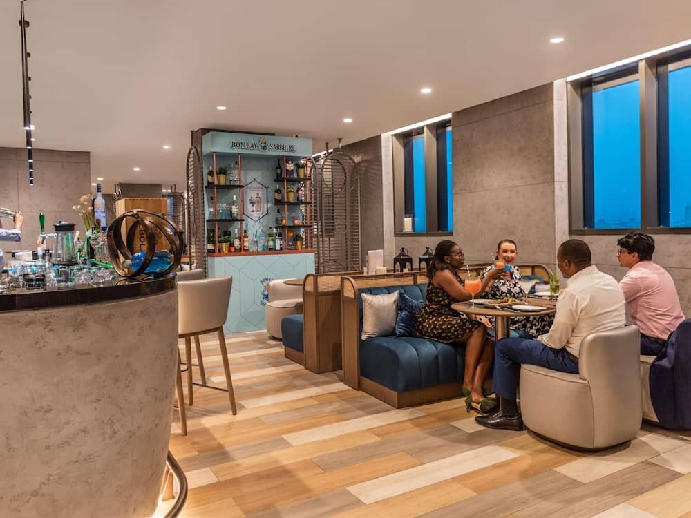 Mercure Dubai Gold District — 3