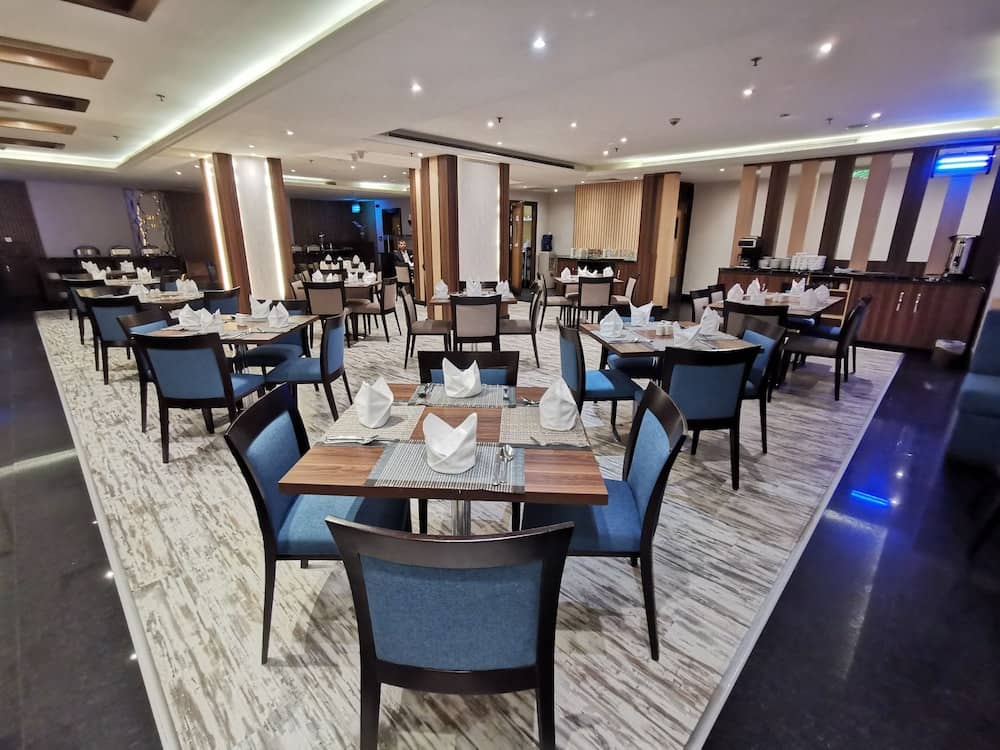Mercure Jeddah Al Hamra Salsabil Hotel — 4