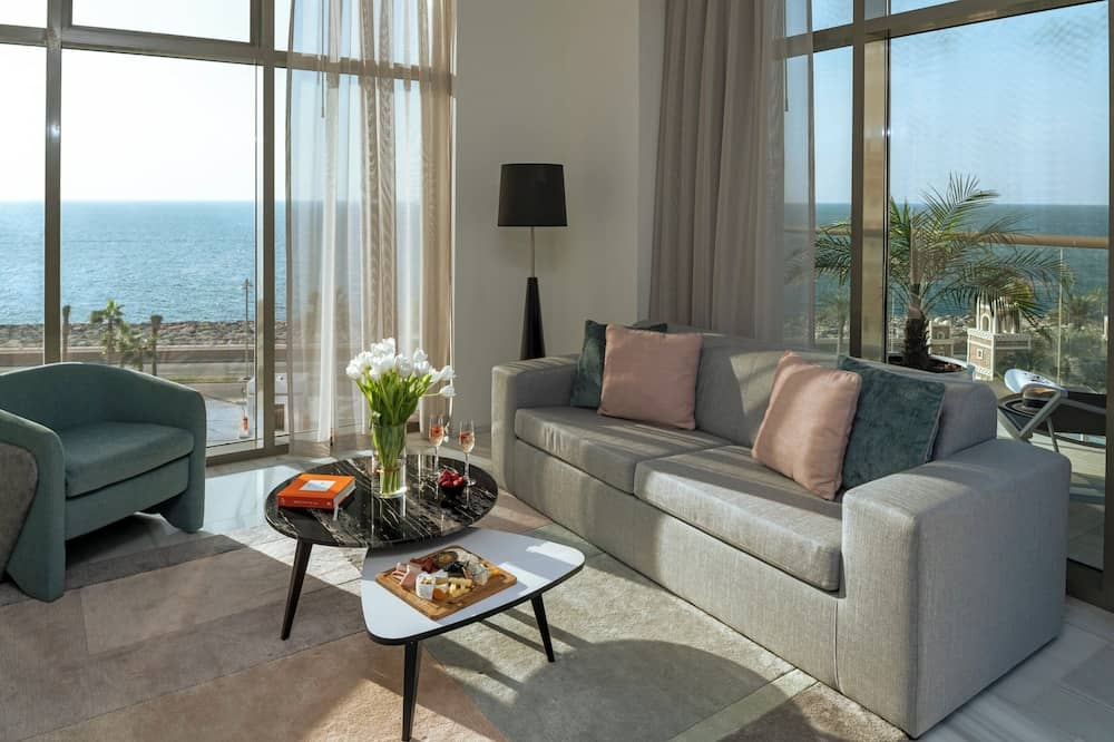 Th8 Palm Dubai Beach Resort, Vignette Collection by IHG — 2