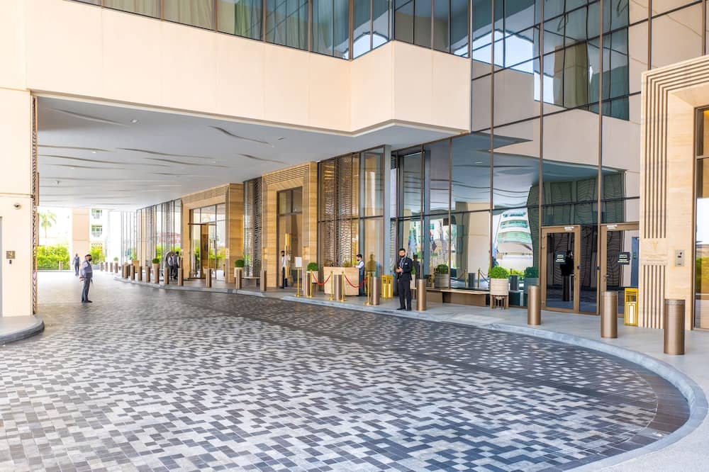 Ultra Luxury Palm Tower with Shared Hotel Facilities — 4