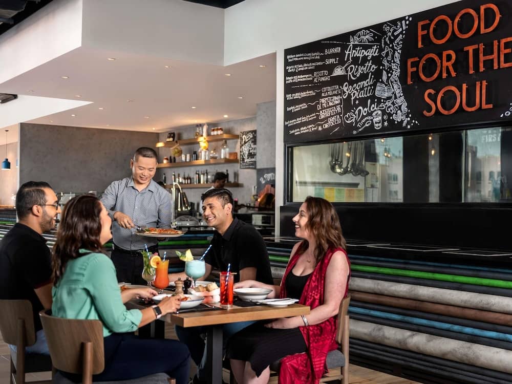 Mercure Dubai Gold District — 4