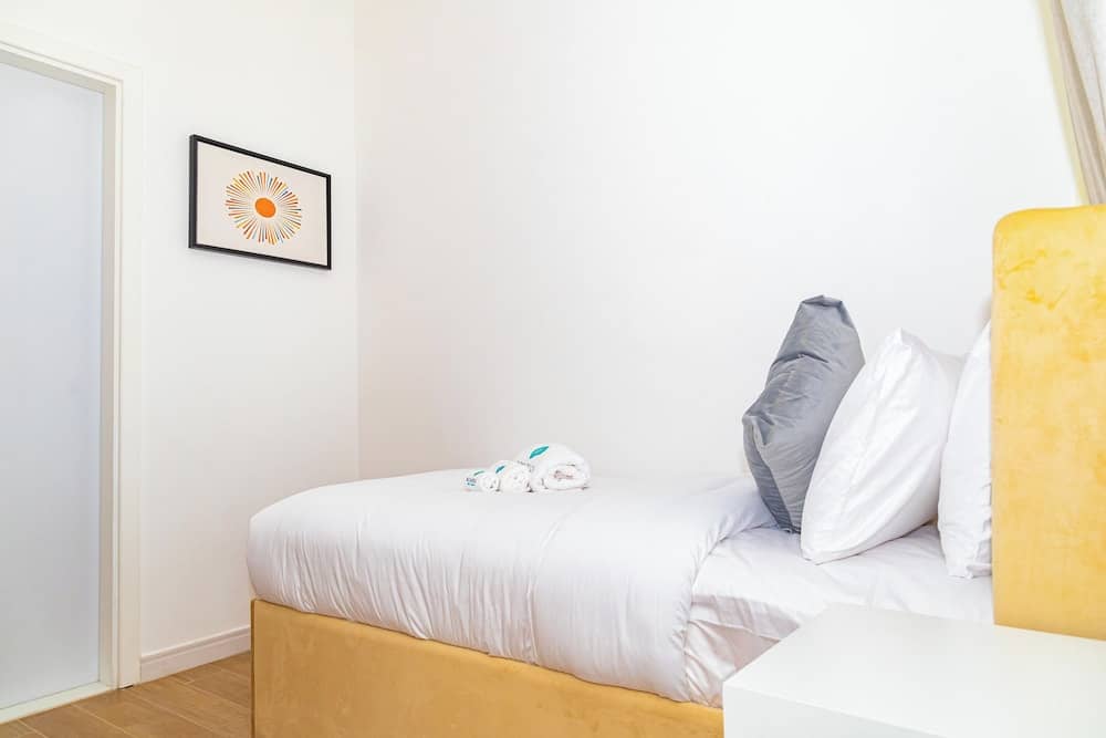 Bloomfields Spacious 2BR Duplex in Oasis — 3