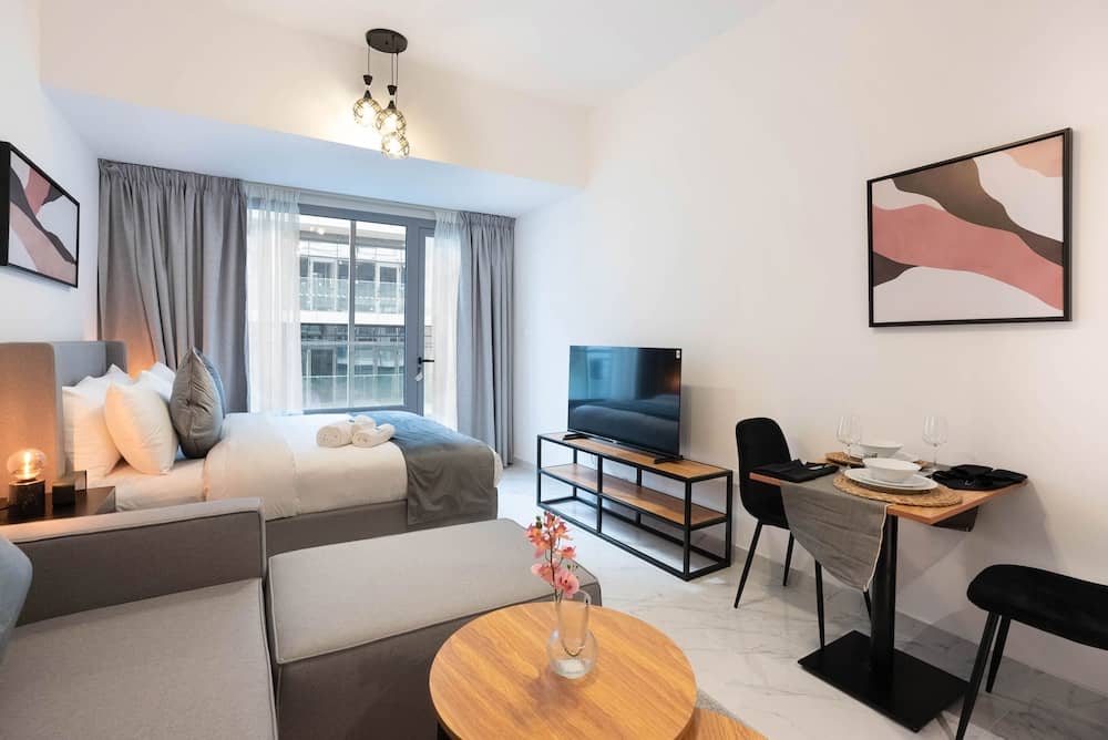 Spacious Studio in Oasis 714 — 2