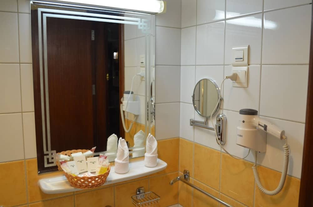 Rotana Al Mesk Hotel — 3