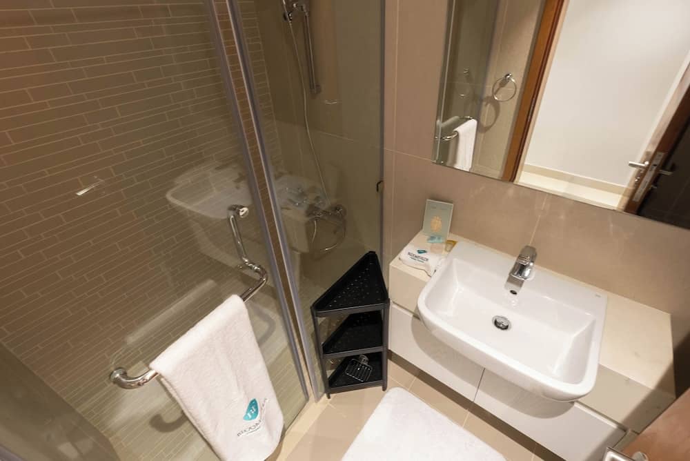 Bloomfields Premium STU Canal View — 4