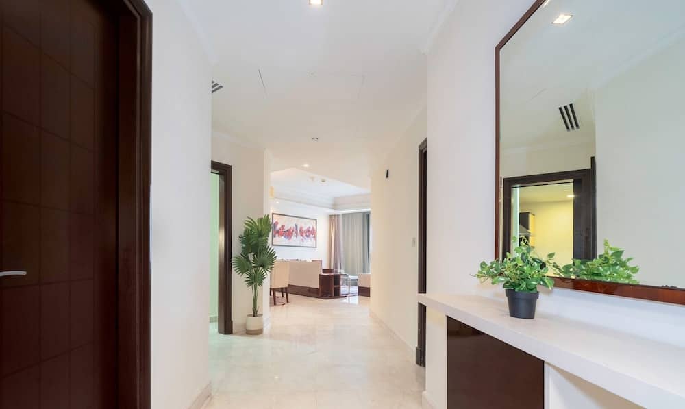 Spacious One Bedroom with Beach Access — 5