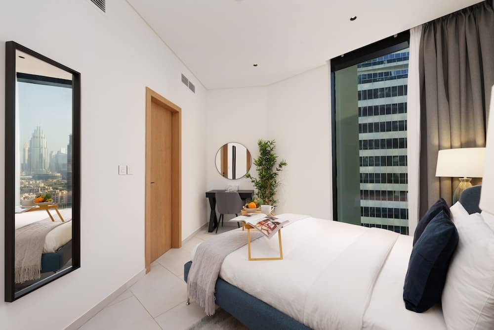 Maison Privee - Sleek and Sunny Apt in Business Bay w/ Canal Views — 4