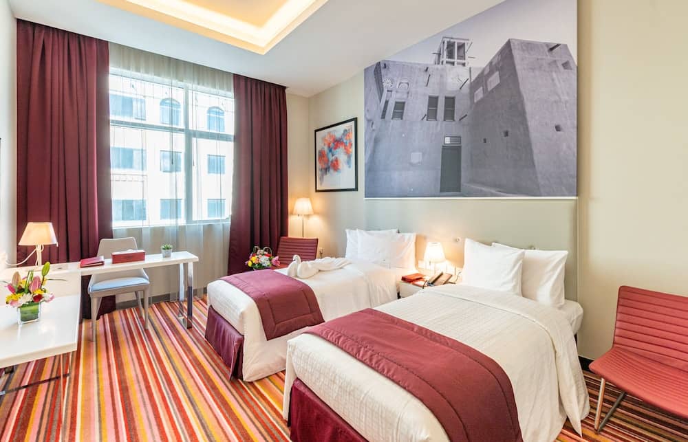 Gravity Hotel — 4
