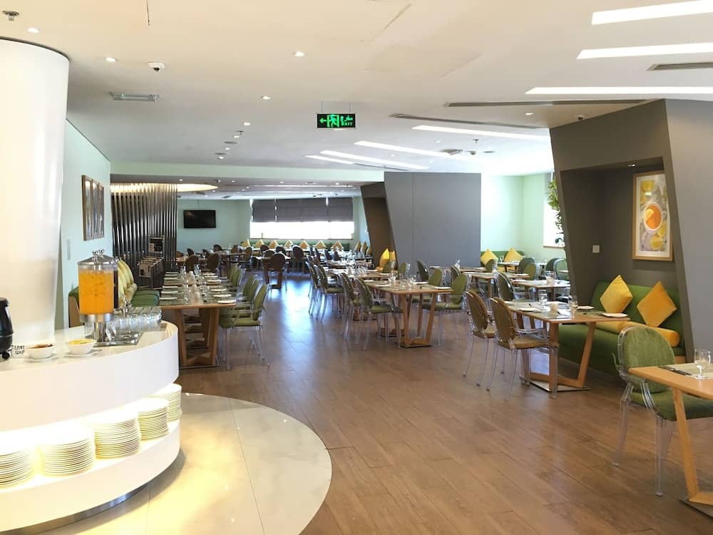 Ramada by Wyndham Abu Dhabi Corniche — 4