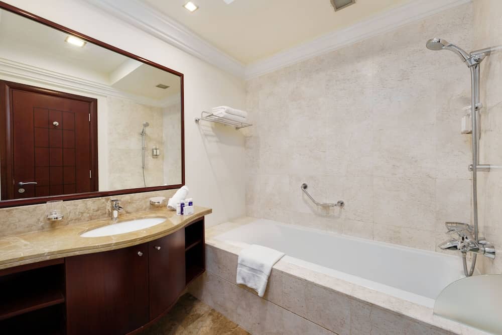 Maison Privee - Charming Apt with Arabesque Sea View on the Palm Jumeirah — 4