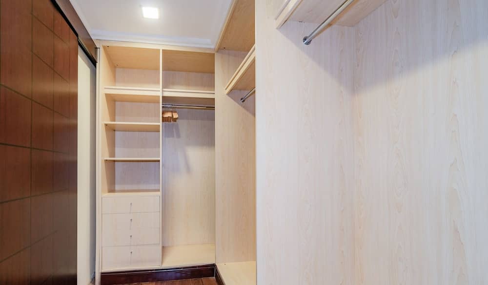 Spacious One Bedroom with Beach Access — 2
