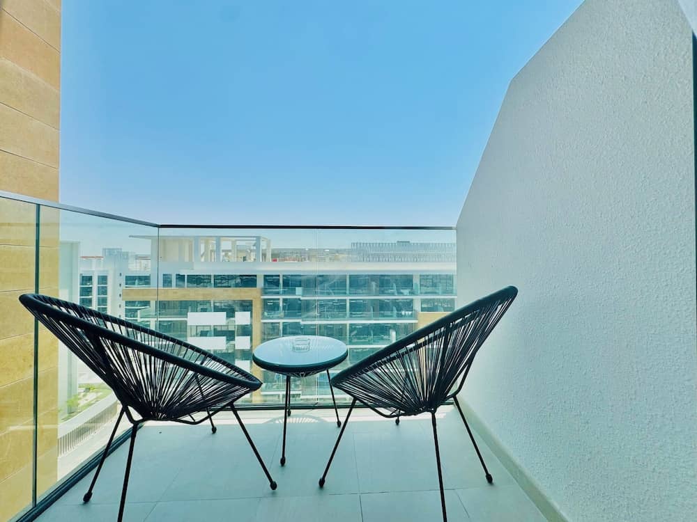 Venduras - Chic Studio in Azizi Riviera