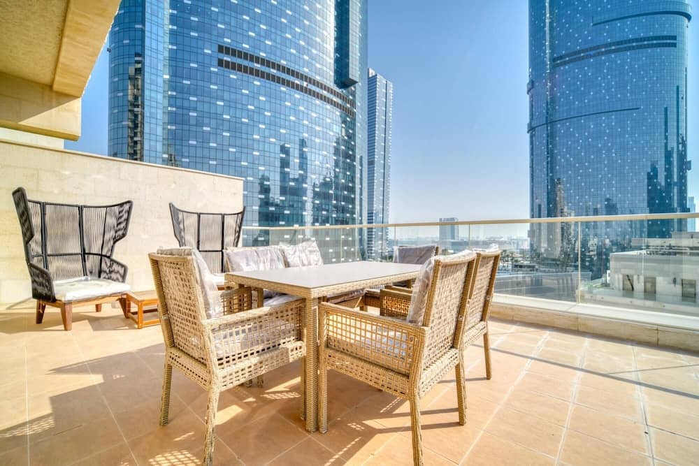 Reem Island Beach Escape w Stellar Balcony Views — 2