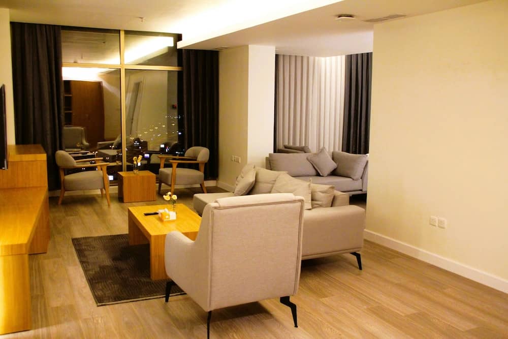 Plaza Athenee Hotel — 3