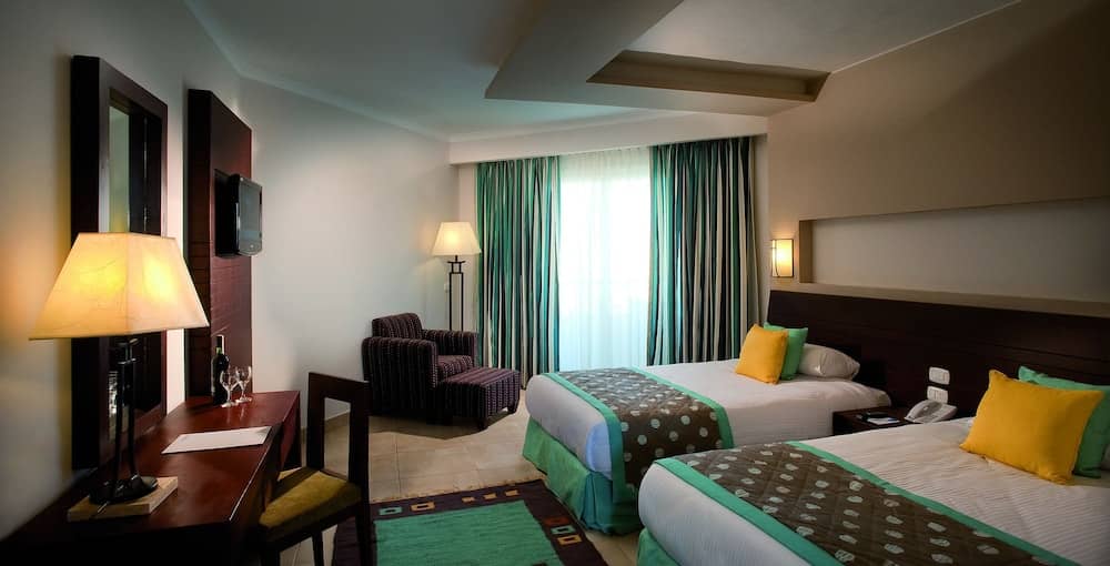 Amwaj Beach Club Abu Soma — 4