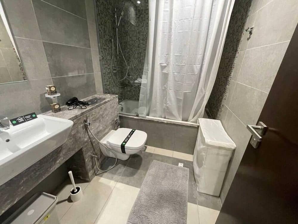 OYO HOME 1384 Luxrious 1 BHK With Balcon — 4