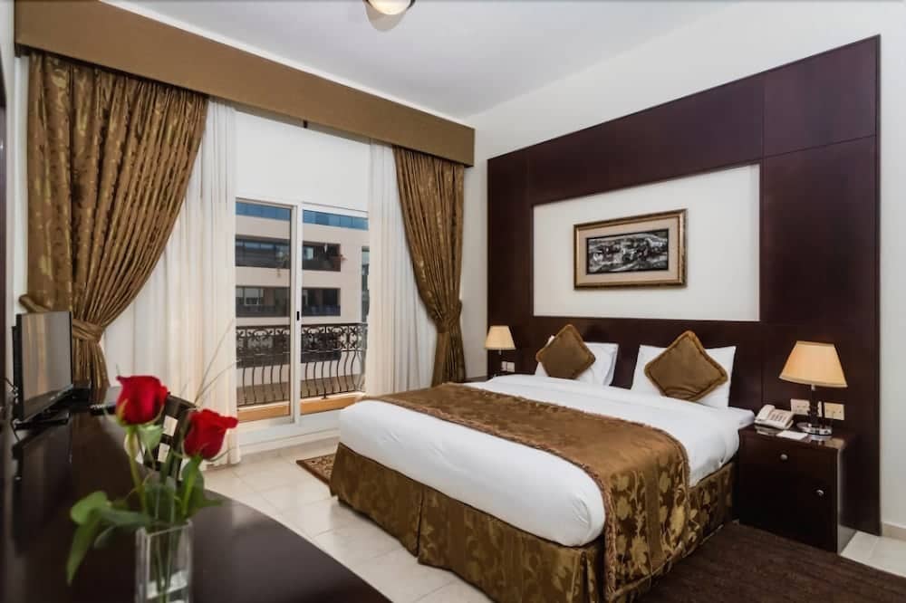 Arabian Dreams Deluxe Hotel Apartments — 2