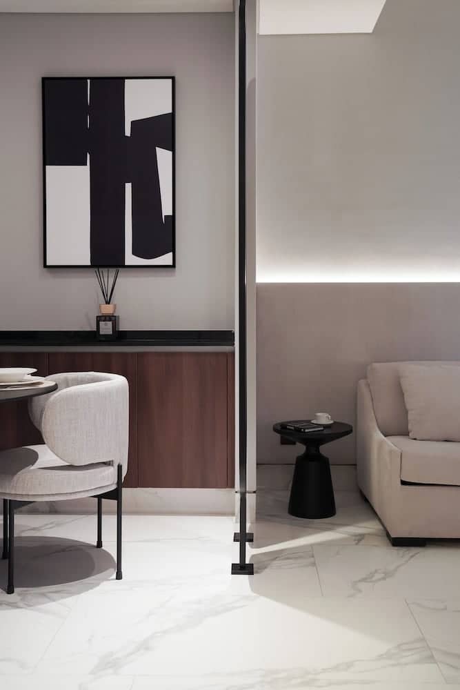 Lusso Hometels J One — 2
