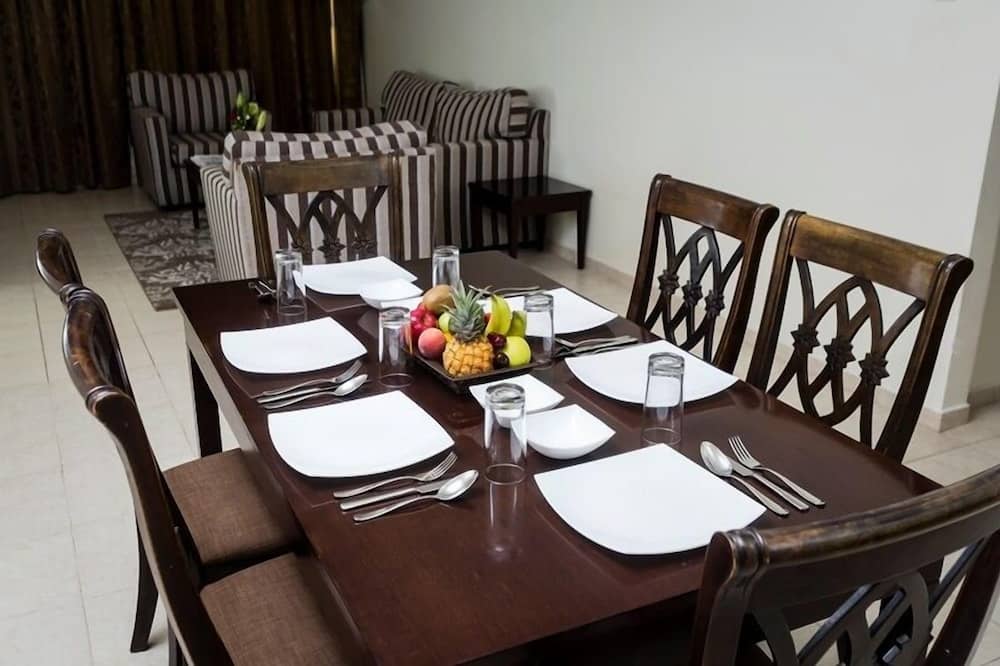 Arabian Dreams Deluxe Hotel Apartments — 4