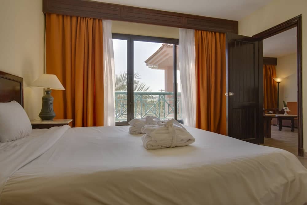 Parrotel Aquapark Resort — 2