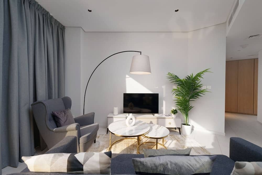 Maison Privee - Sleek and Sunny Apt in Business Bay w/ Canal Views — 2