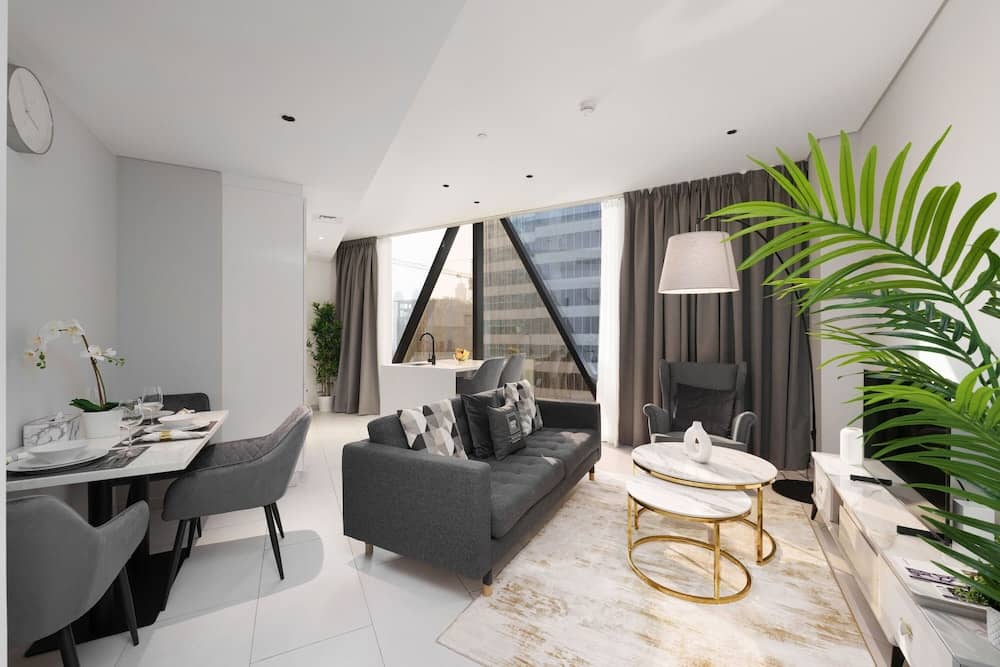 Maison Privee - Sleek and Sunny Apt in Business Bay w/ Canal Views — 5
