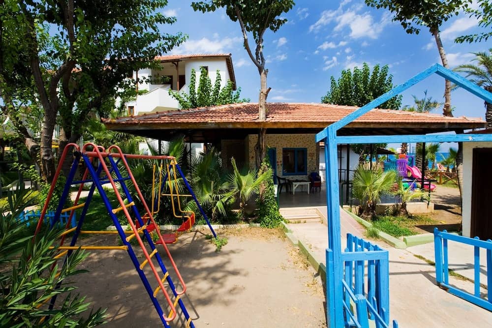 Larissa Akman Çamyuva - All Inclusive — 5