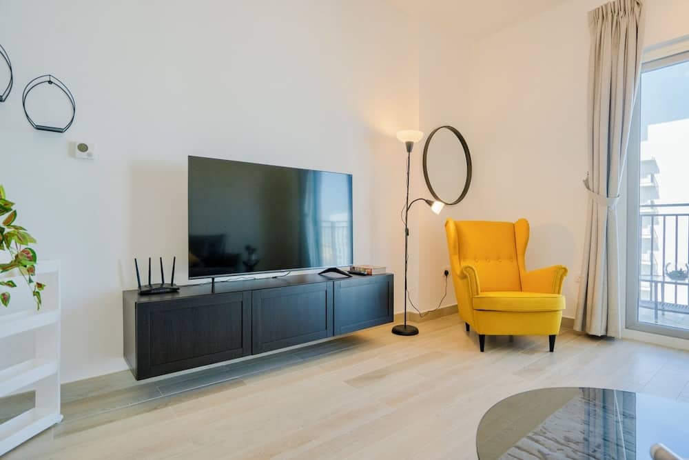 Maison Privee - Modern Yas Island Escape w/ Peaceful Canal Views — 2