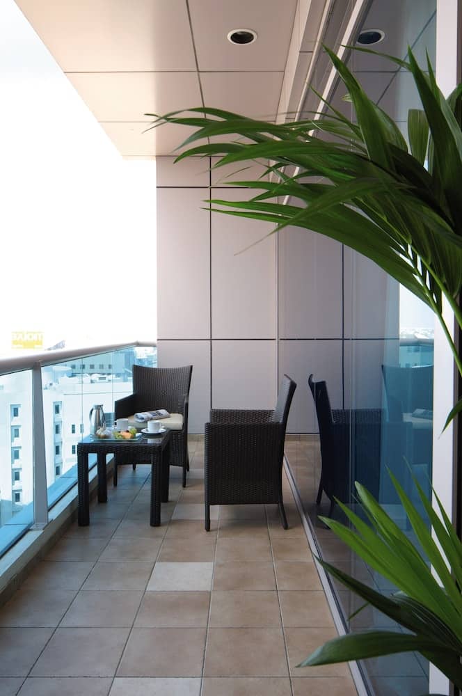 Mövenpick Hotel & Apartments Bur Dubai — 4