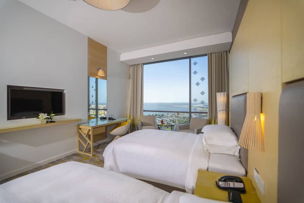 Rotana Corniche — 3