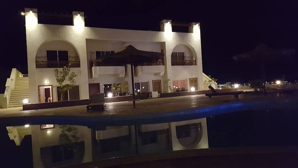 Half Moon - Sunny Dahab