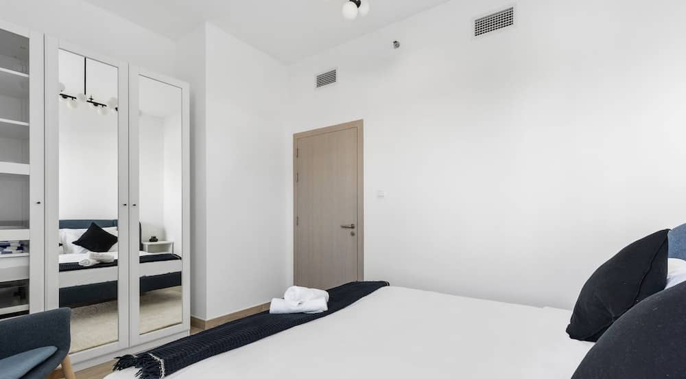 WelHome - Apt Close to Yas Waterworld and Ferrari Circuits — 5