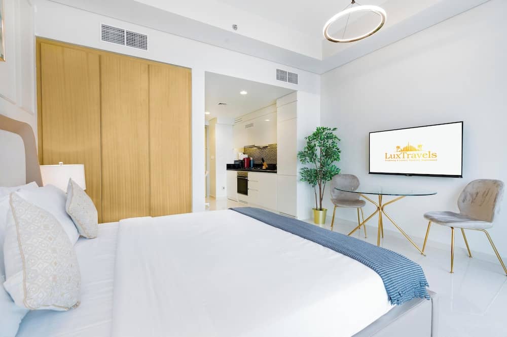 Lux BnB Aykon City I Skyline Canal Views — 2