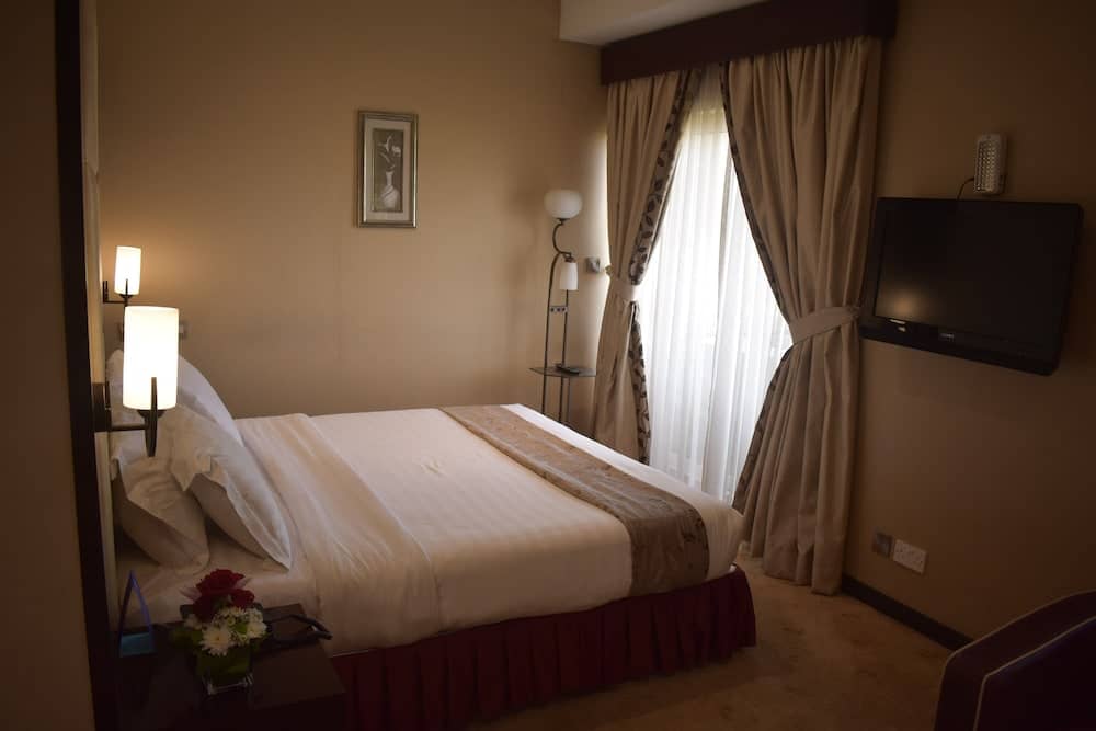 Manhattan Avenue Hotel — 2