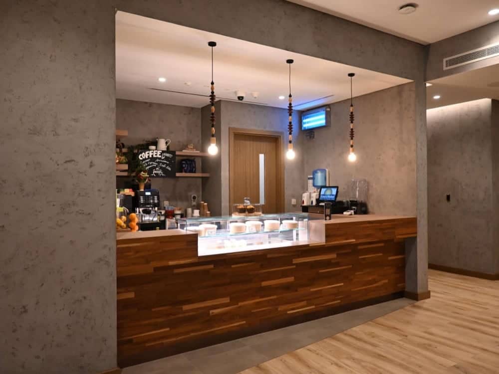 Mercure Dubai Gold District — 5