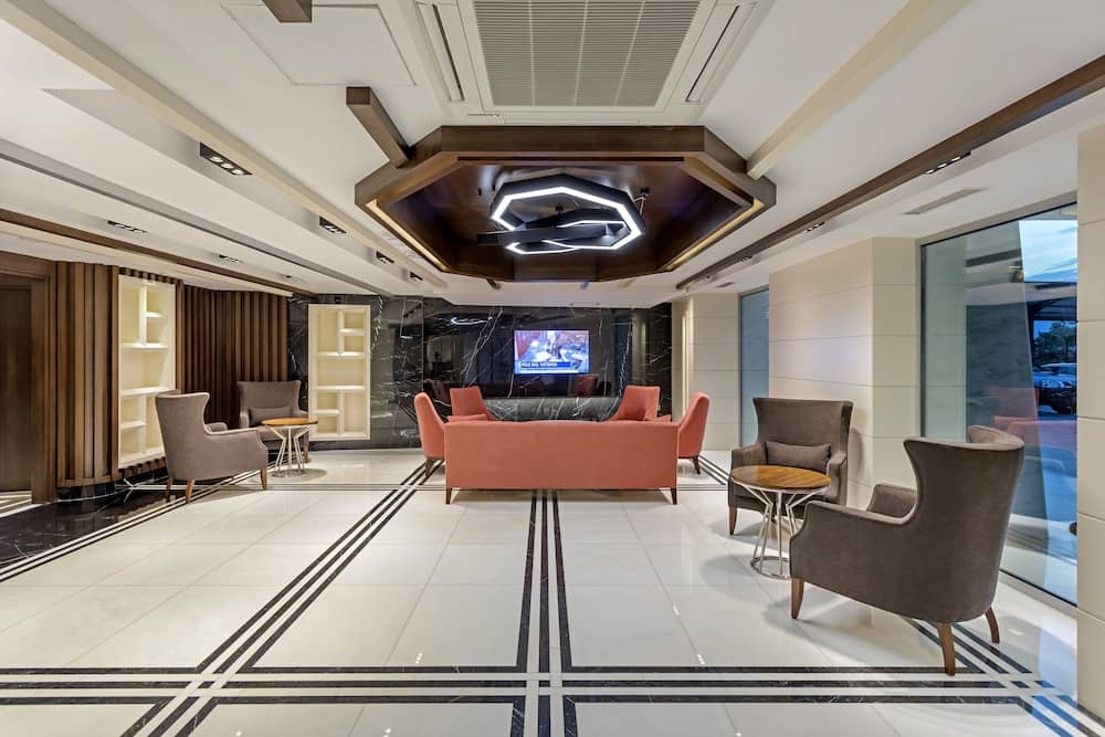 B Business Hotel & Spa — 2