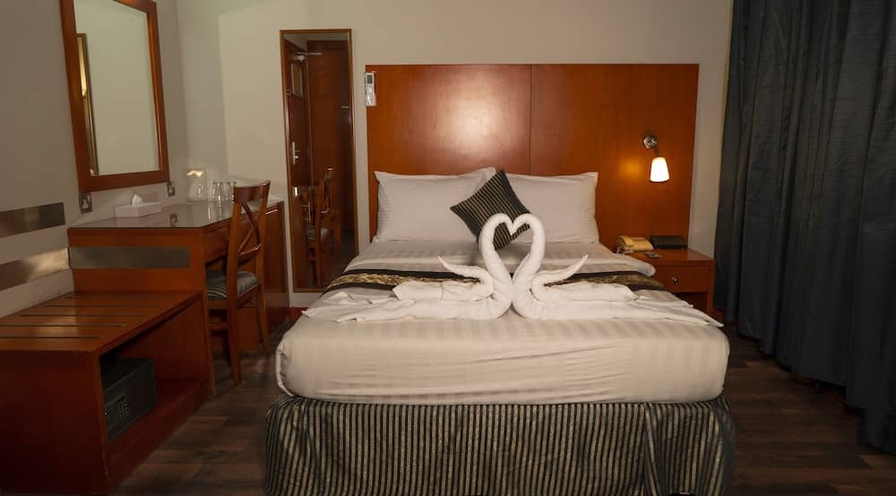 BOONMAX HOTEL L.L.C — 4