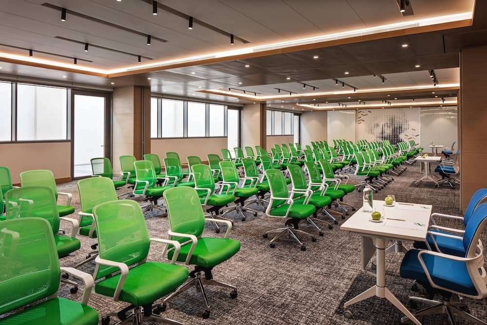 Holiday Inn Hotel & Suites Dubai Science Park by IHG — 4
