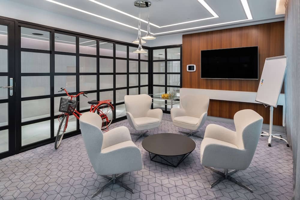 Radisson Red Dubai Silicon Oasis — 3