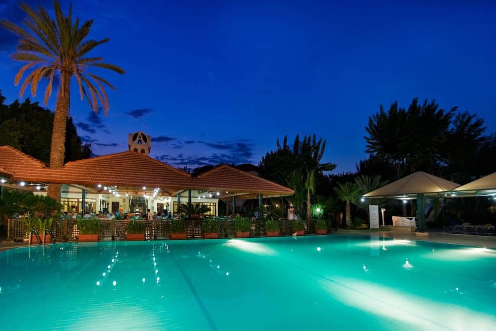 Larissa Akman Çamyuva - All Inclusive — 2