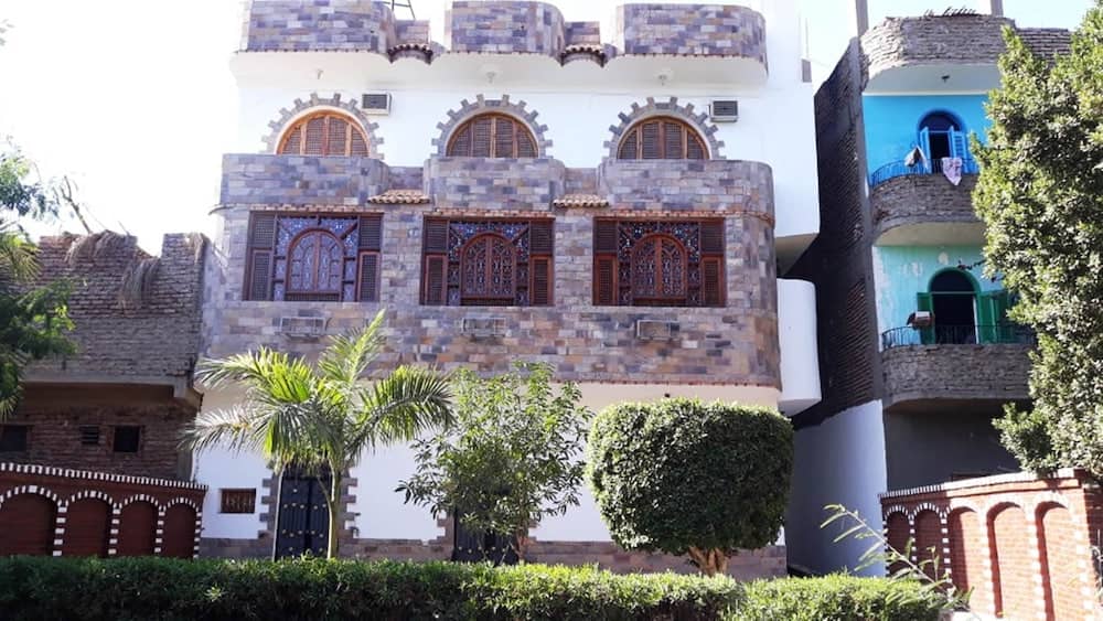 Arabesque Apartments