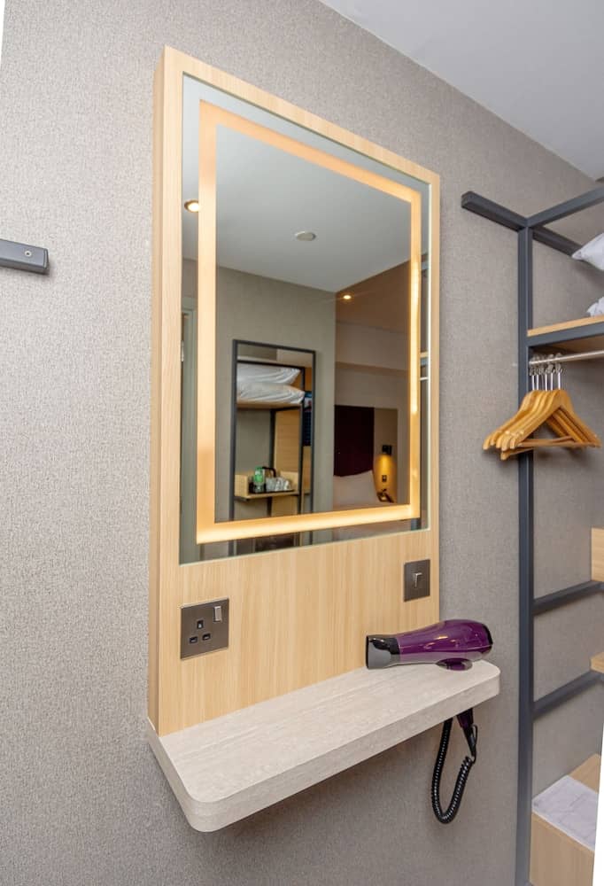 Premier Inn Dubai International Airport — 5