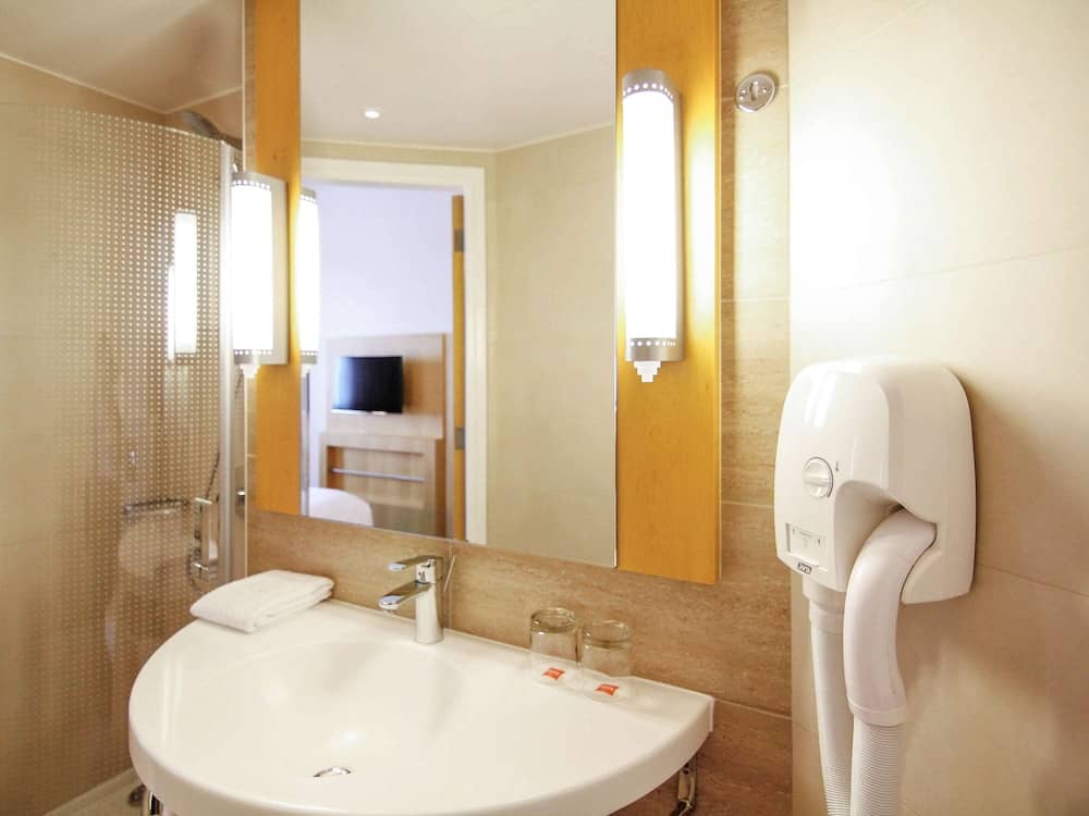 ibis One Central Hotel — 5
