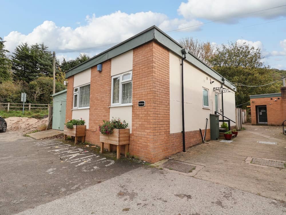 3-bed 2-bath Sleeps 7 With Free Parking